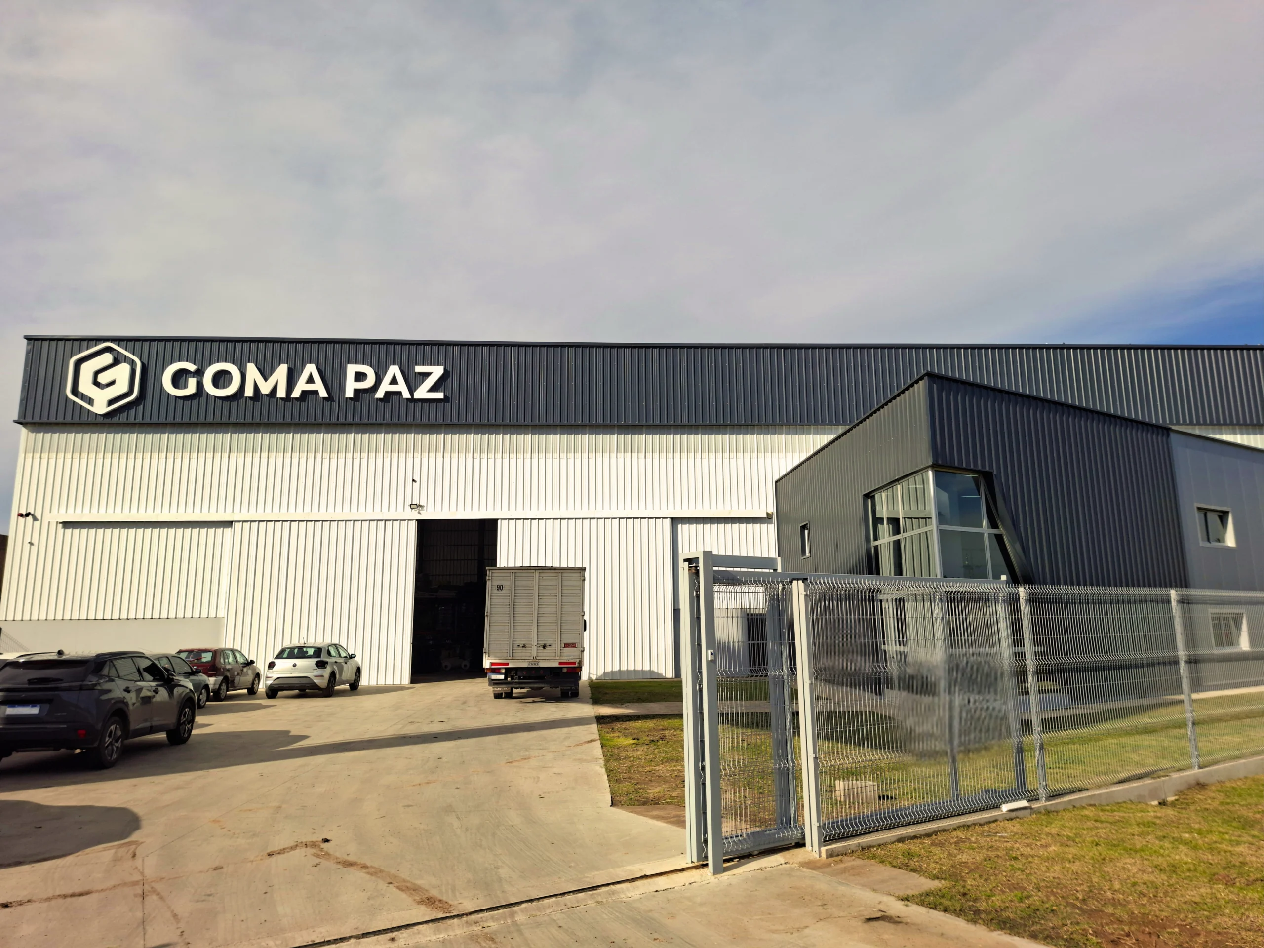 Mangueras y caños industriales en stock — Goma Paz Rosario