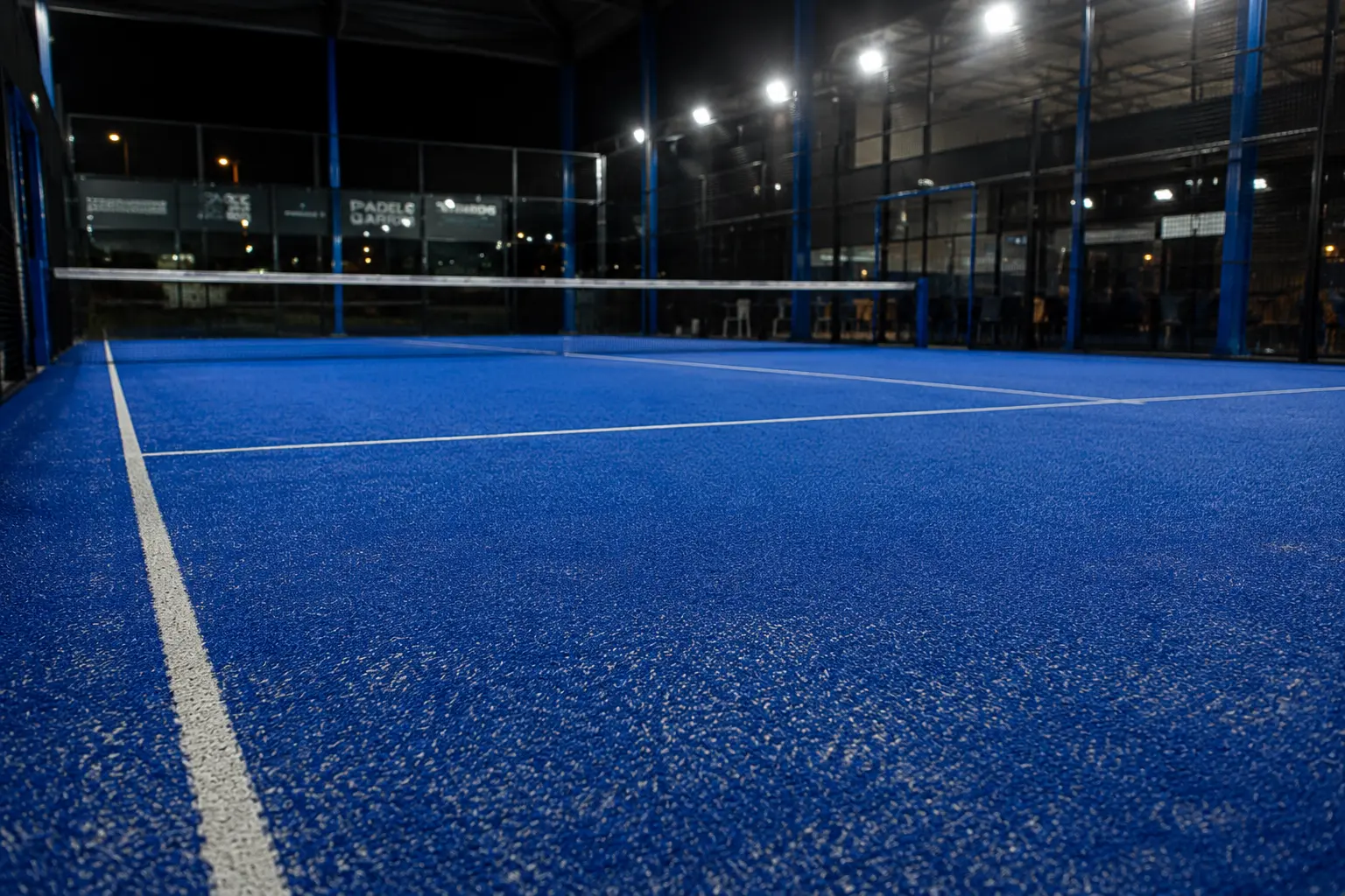 Césped sintético deportivo color azul para canchas de pádel en Rosario